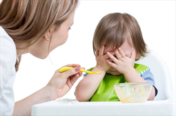 Bé biếng ăn, vì sao? Phải làm gì?